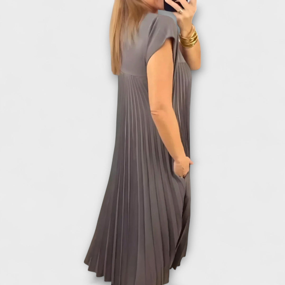Zairelle – Elegant Pleated Dress